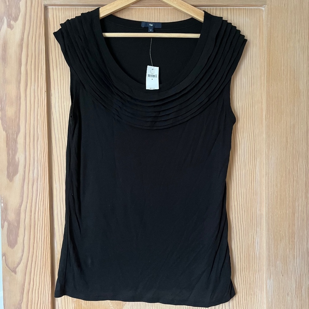 NWT Gap Cap-sleeve, Layered accent top, Size M